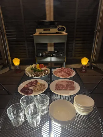 ゲルで囲む食卓