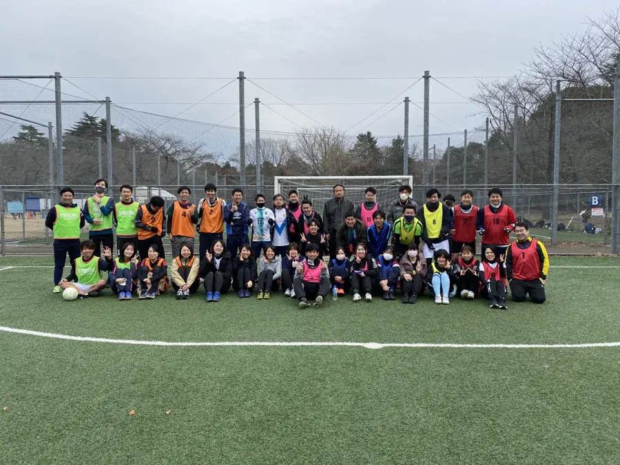 コートに集うフットサルの仲間